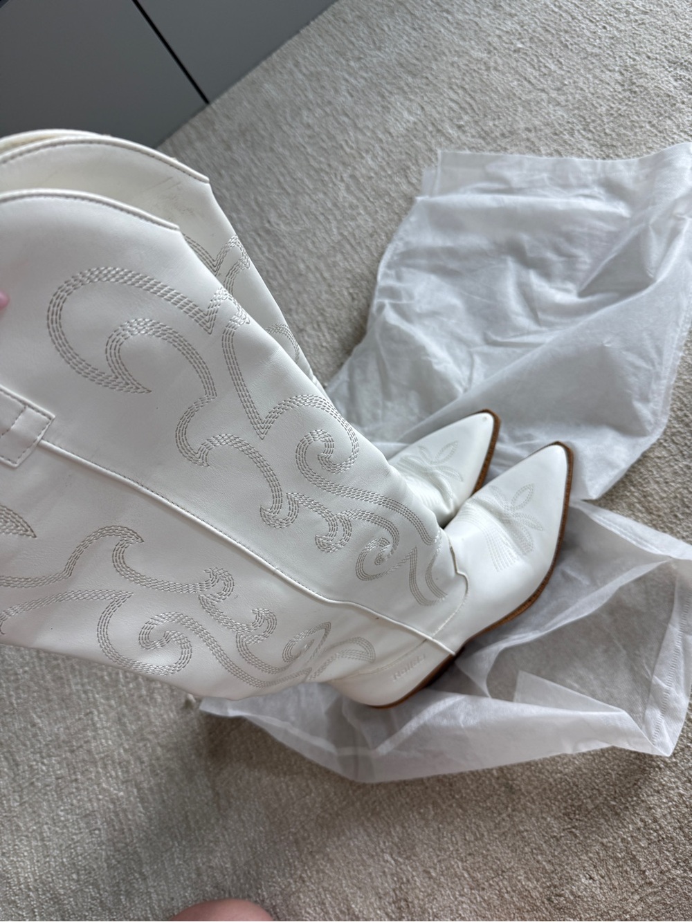 White Embroidered Pointed-Toe Western Boots - Women's